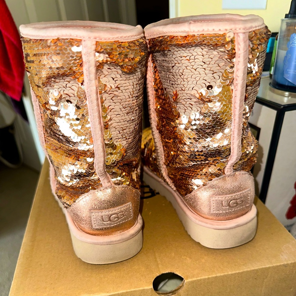 Classic Sequin Ugg limited edition Rose Gold color . Size 7. Staining on bottom